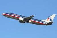 N952AA @ LAX - American Airlines N952AA (FLT AAL76) climbing out from RWY 25R enroute to Washington Dulles Int'l (KIAD). - by Dean Heald