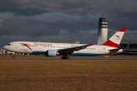 OE-LAW @ VIE - Austrian Airlines Boeing 767-300 - by Yakfreak - VAP