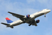N624DL @ ATL - On final for Runway 9R - by Michael Martin