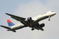 N671DN @ ATL - On final for Runway 9R - by Michael Martin
