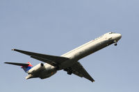 N930DL @ ATL - On final for Runway 9R - by Michael Martin