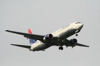 N3764D @ ATL - On final for Runway 9R - by Michael Martin