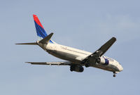 N3764D @ ATL - Over the numbers of 9R - by Michael Martin
