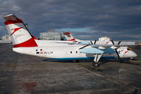 OE-LTP @ VIE - Austrian Arrows Dash 8-300 - by Yakfreak - VAP