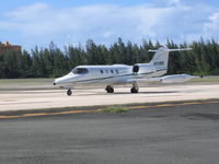N111WB @ SJU - taxing into the ramp - by Jacobo