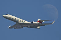 HB-IVL @ VIE - up to the moon