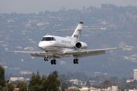 N852QS @ SMO - NetJets Aviation N852QS (1999 Raytheon Hawker 800XP) on short-final to RWY 21 after a short flight from Los Angeles Int'l (KLAX).