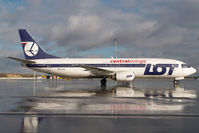 SP-LLA @ VIE - Centralwings Boeing 737-400 - reflection - by Yakfreak - VAP
