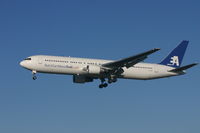 PH-AHQ @ EBBR - descending to rwy 25L