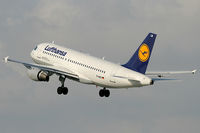 D-AILB @ LMML - A.319