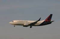 OO-VEH @ EBBR - descending to rwy 25L