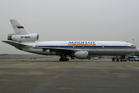 VP-BDH @ CGN - visitor - by Wolfgang Zilske