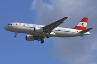 OE-LBT @ VIE - Austrian Airlines Airbus A320 (still in old colors) - by Thomas Ramgraber-VAP