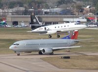 N18BH @ HOU - Lands on 112R - by Michael Bludworth