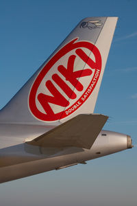 OE-LEO @ VIE - Fly Niki Airbus 320 - by Yakfreak - VAP