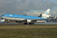PH-KCE @ AMS - good by Kaagbaan