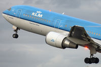 PH-BZM @ AMS - good by Kaagbaan