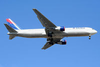 N135DL @ ATL - On final for Runway 9R - by Michael Martin
