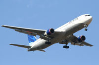 N139DL @ ATL - On final for Runway 9R - by Michael Martin