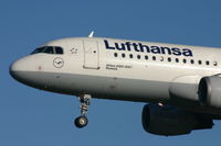 D-AIQK @ EBBR - final to rwy 25L