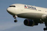 N177DZ @ BRU - close-up of N177DZ - flight DL140