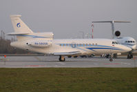 RA-09008 @ VIE - Gazpromavia Dassault Falcon 900 - by Thomas Ramgraber-VAP