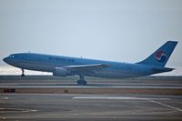 HL7243 @ KIX - Taking off - by Micha Lueck