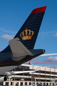 JY-ABH @ VIE - Jordanian Government Airbus 340-200 - by Yakfreak - VAP