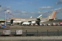 HL7604 @ BRU - refueling and freight uploading