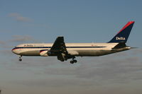 N1201P @ BRU - shortly to touch rwy 25L
