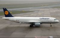 D-AIQT @ DUS - Airbus A320-211 - by Volker Hilpert