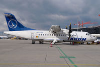 YR-ATB @ VIE - Tarom ATR42 - by Yakfreak - VAP