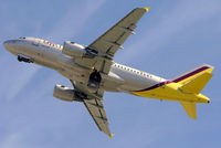 D-AKNV @ LMML - A.319
