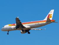 EC-HGY @ VIE - Arrival RW 34
