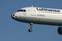 D-AISE @ BRU - descending to rwy 25L - still with football nose