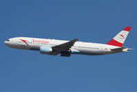 OE-LPC @ LOWW - Destination Sydney - by Stefan Rockenbauer