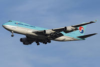 HL7449 @ LOWW - Blue monster. - by Stefan Rockenbauer