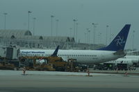 N977RY @ KSAT - Boeing 737-800