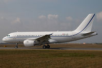 OE-LGS @ VIE - AAA Aviation Airbus 319