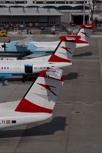 OE-LTI @ VIE - Austrian Arrows Dash 8-300 - by Yakfreak - VAP