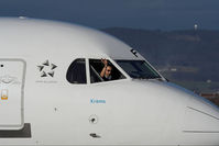OE-LFK @ LOWS - Give the crowd a wave.