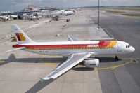 EC-HAF @ VIE - Iberia Airbus A320 - by Yakfreak - VAP