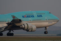 HL7487 @ VIE - Korean Air Boeing 747-400 - by Yakfreak - VAP