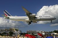 F-GLZL @ SXM - visitor