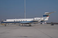 9K-AJE @ VIE - Kuwait Government Gulfstream 5 - by Yakfreak - VAP