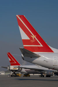 OE-LNR @ VIE - Lauda Air Boeing 737-800 - by Yakfreak - VAP