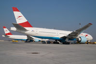OE-LPC @ VIE - Austrian Airlines Boeing 777-200 - by Yakfreak - VAP