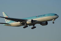 HL7575 @ LOWW - Triple 7 from Incheon.