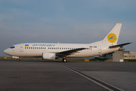 UR-IVK @ VIE - Dnepravia Boeing 737-300 - by Yakfreak - VAP