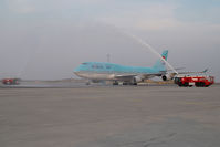 HL7487 @ VIE - Korean Air Boeing 747-400 - by Yakfreak - VAP